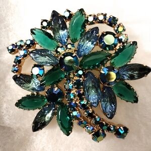 Vintage Emerald Green & Sapphire Blue Rhinestone Brooch – Juliana Style